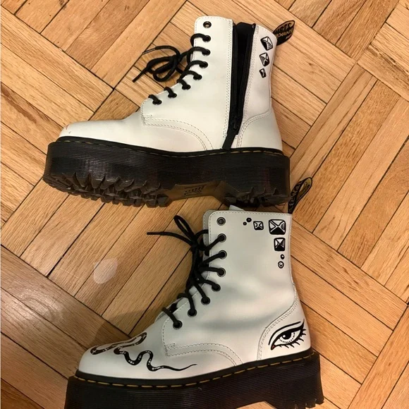 Dr. Martens White Jadon Boots with Snake Design. - Picture 4 of 10